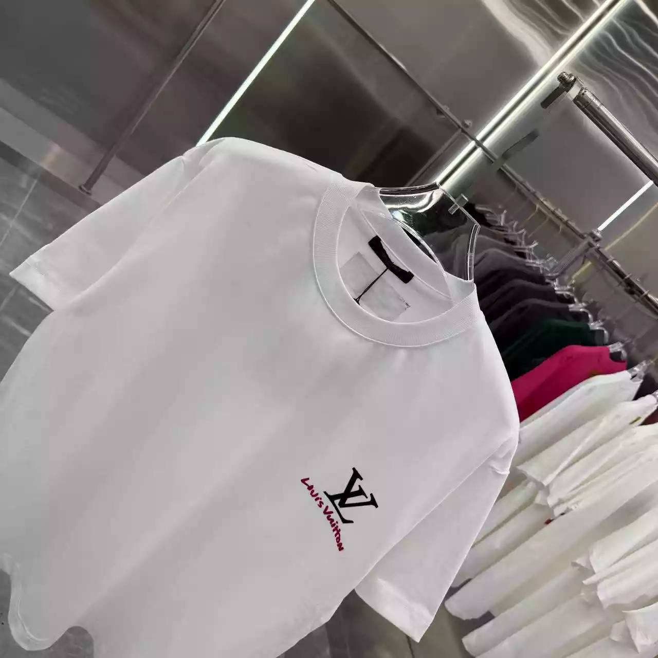 Louis Vuitton White Logo Print T-Shirt - LVTS084 Louis Vuitton White Logo Print T-Shirt