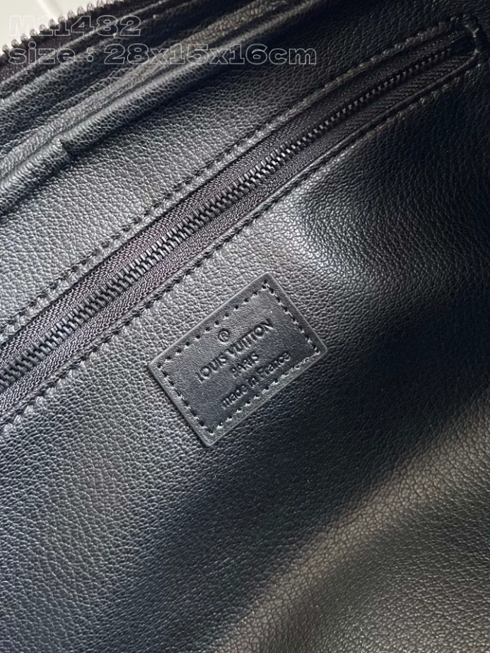 DOPP KIT SAPPHIRE MONOGRAM TAURILLON M11497 - LW389 DISCOVERY BACKPACK PM SKY BLUE MONOGRAM CANVAS