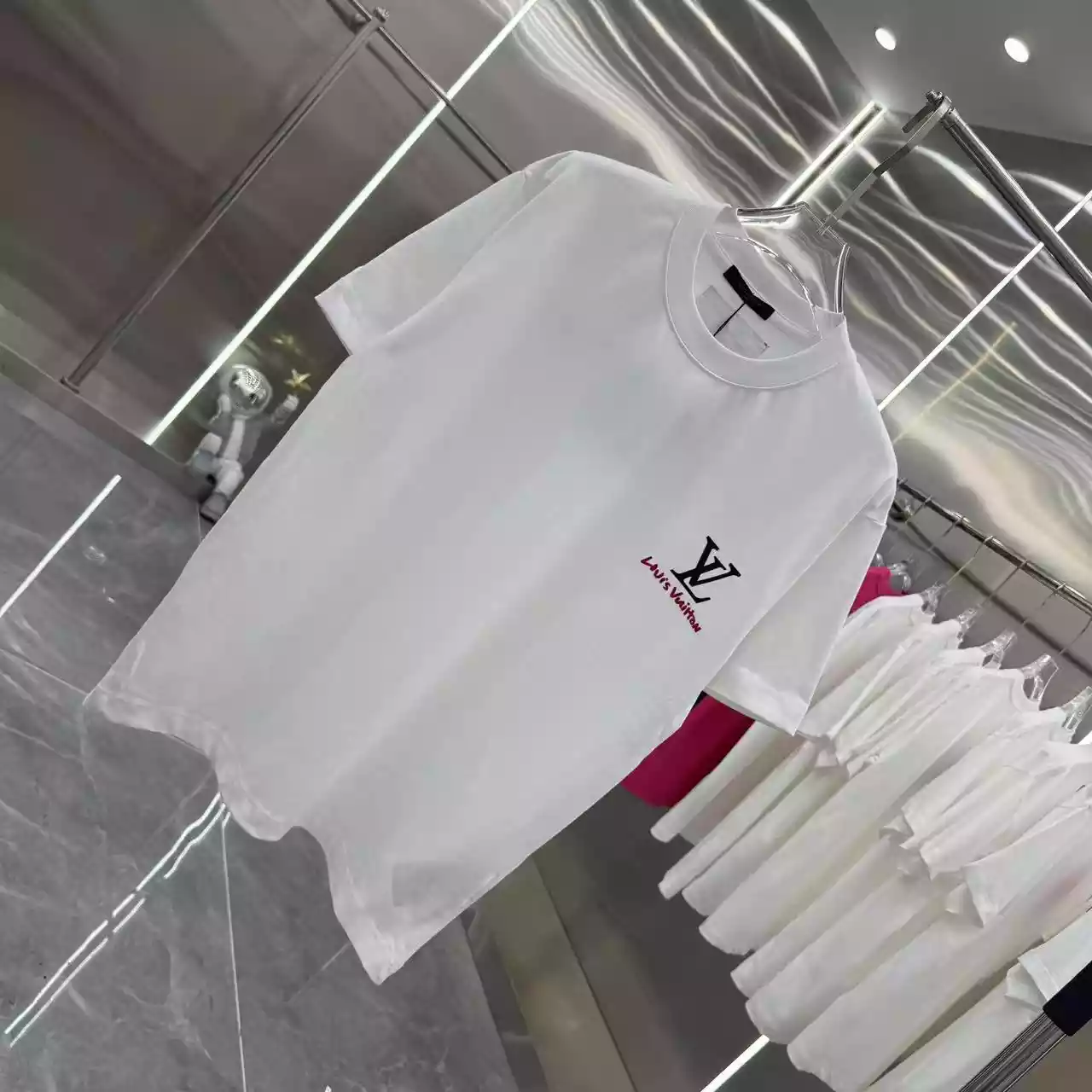 Louis Vuitton White Logo Print T-Shirt - LVTS084 Louis Vuitton White Logo Print T-Shirt