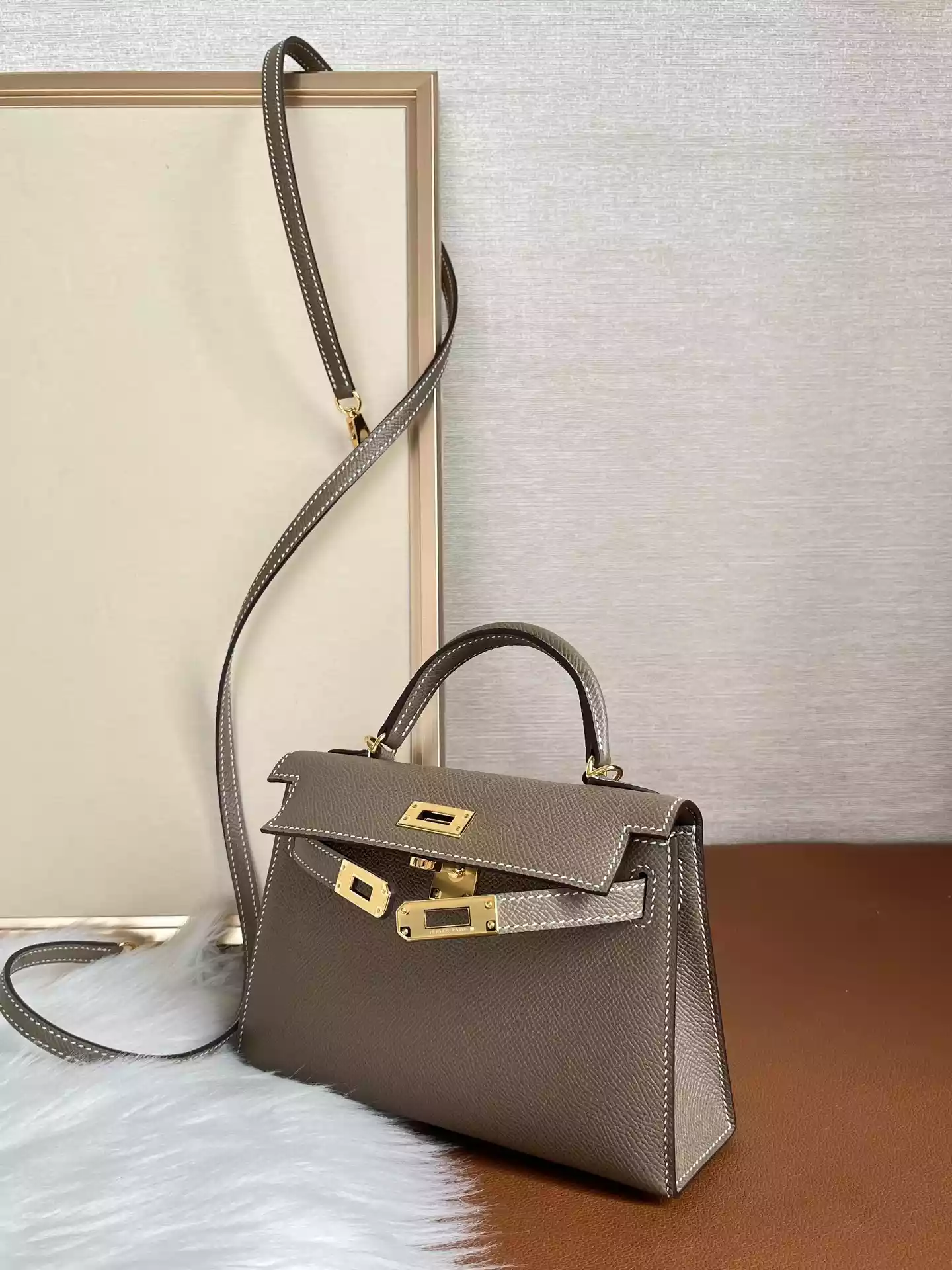 Hermes Mini Kelly 20 In Etoupe Epsom With Gold Hardware - HW192 Hermes Mini Kelly 20 In Etoupe Epsom With Gold Hardware