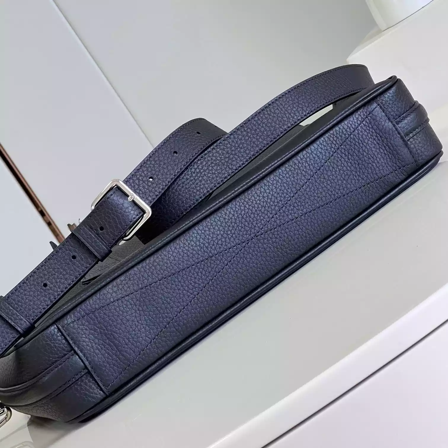 ARMAND BRIEFCASE MM TAURILLON LEATHER M54381 - LW330 DISCOVERY BACKPACK PM SKY BLUE MONOGRAM CANVAS