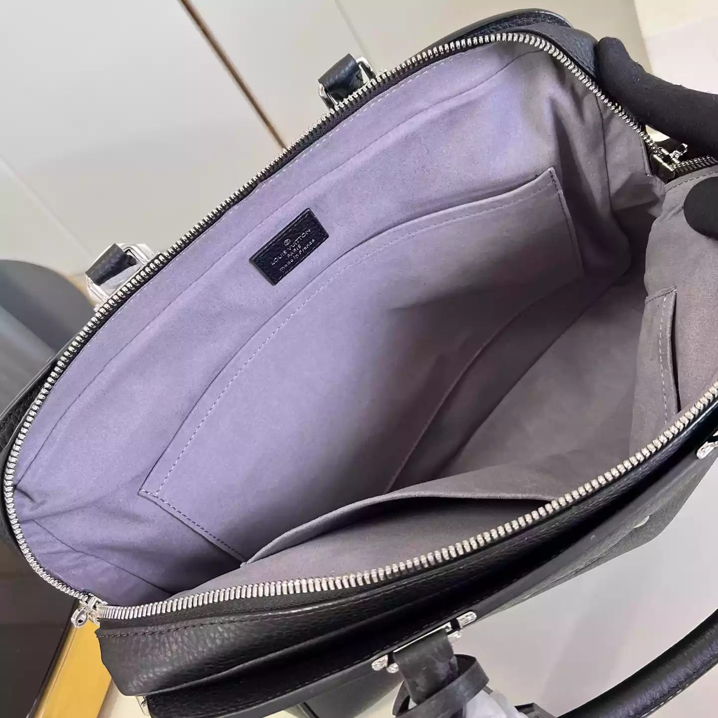 ARMAND BRIEFCASE MM TAURILLON LEATHER M54381 - LW330 DISCOVERY BACKPACK PM SKY BLUE MONOGRAM CANVAS