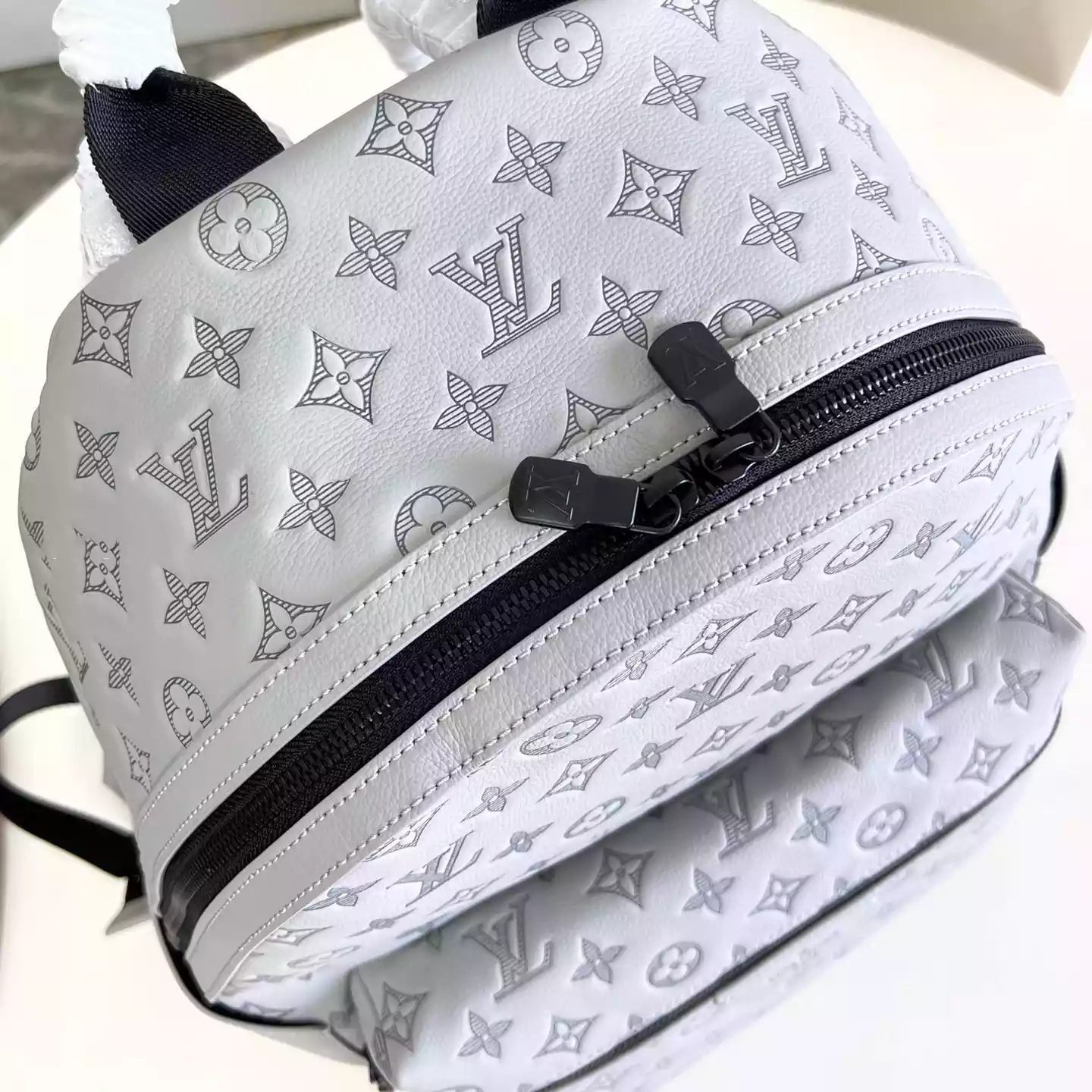 DISCOVERY BACKPACK MONOGRAM SHADOW M46557 - LW343 DISCOVERY BACKPACK PM SKY BLUE MONOGRAM CANVAS