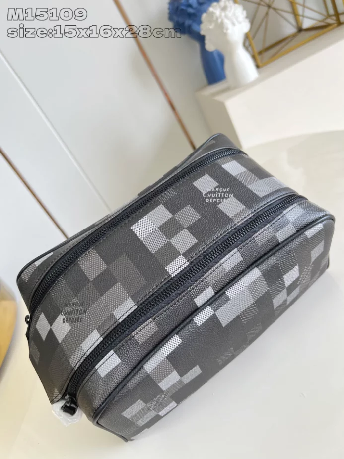 DOPP KIT BLACK DAMOFLAGE CANVAS M15109 - LW386 DISCOVERY BACKPACK PM SKY BLUE MONOGRAM CANVAS