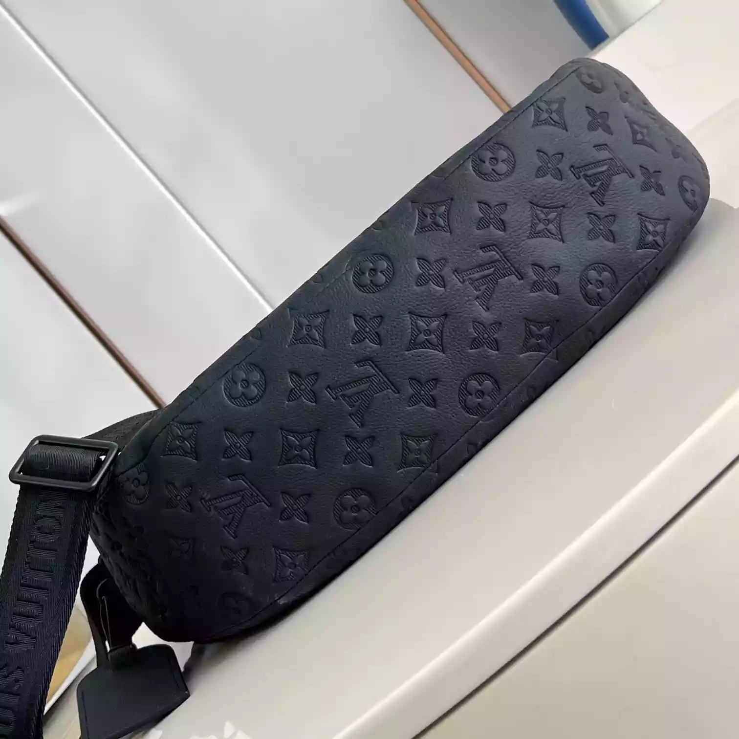 HOBO HAMAC BAG BLACK MONOGRAM SHADOW M12850 - LW420 DISCOVERY BACKPACK PM SKY BLUE MONOGRAM CANVAS