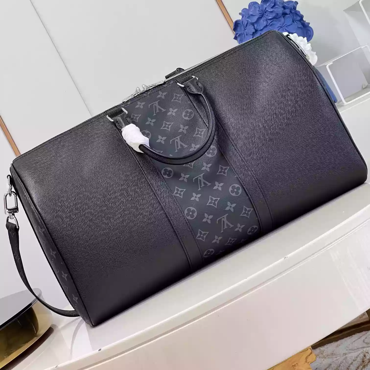 KEEPALL 50 BANDOULIERE TAIGA COWHIDE LEATHER AND MONOGRAM ECLIPSE COATED CANVAS M30235 - LW378 DISCOVERY BACKPACK PM SKY BLUE MONOGRAM CANVAS