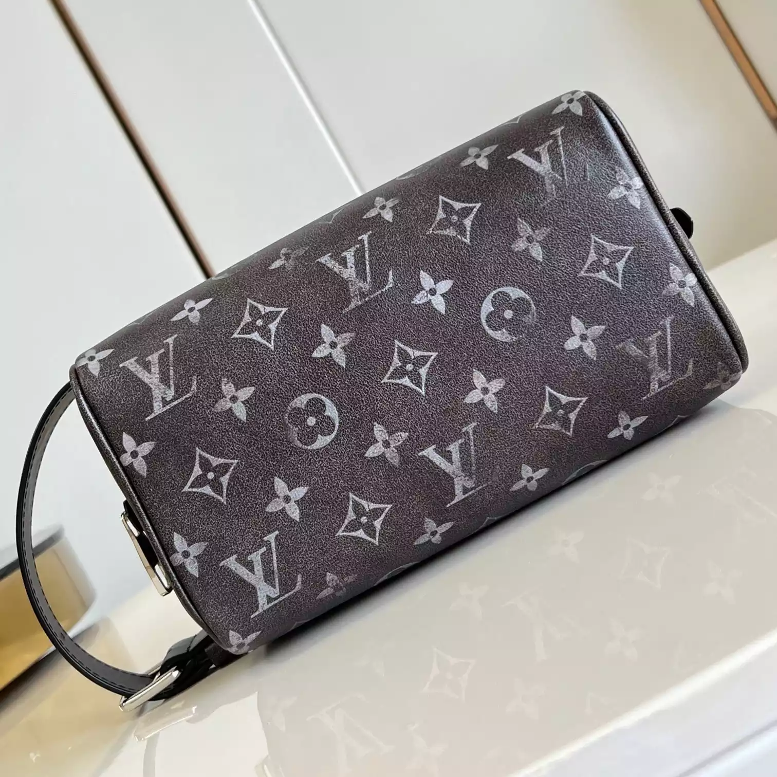 LOCKER DOPP KIT BLACK BRUSHED MONOGRAM COWHIDE LEATHER M11670 - LW399 DISCOVERY BACKPACK PM SKY BLUE MONOGRAM CANVAS