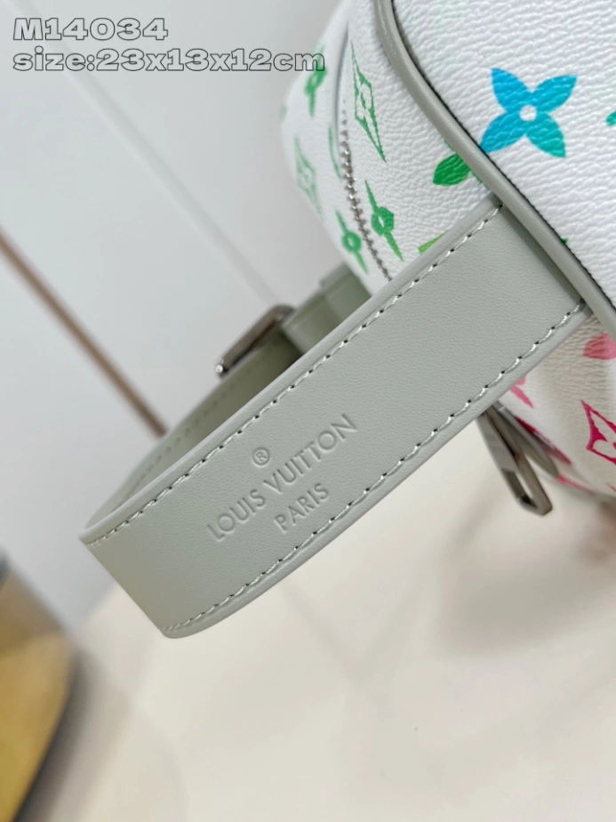 MONOGRAM IRIDESCENT DISCOVERY LOCKER DOPP KIT IN GRADIENT GRAY M14034 - LW387 DISCOVERY BACKPACK PM SKY BLUE MONOGRAM CANVAS