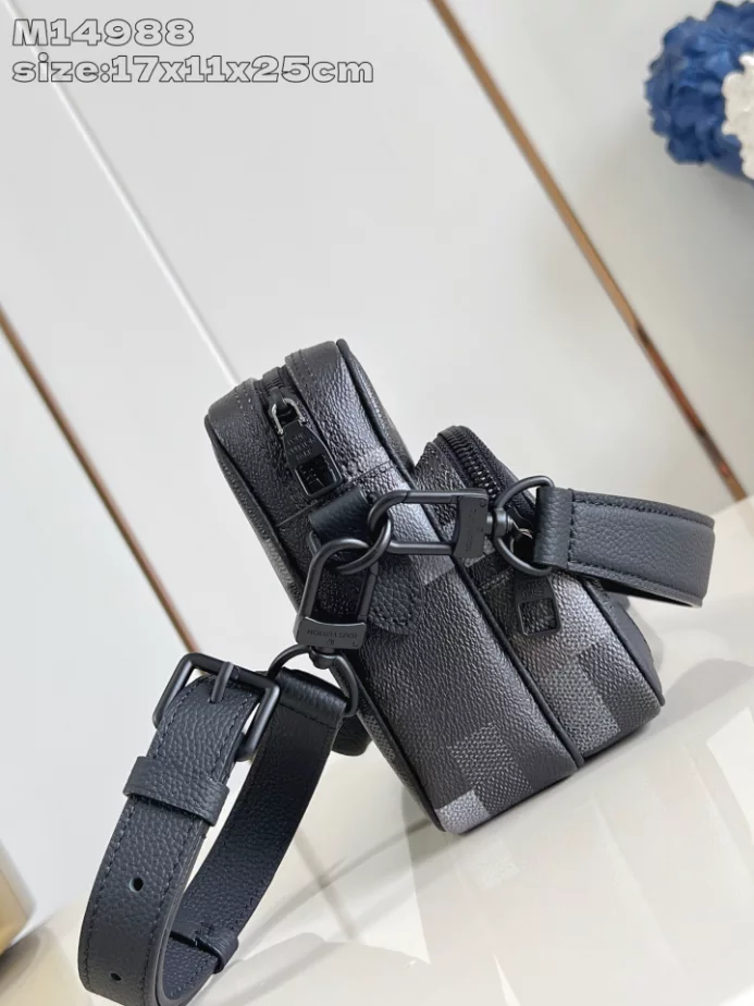 NIL MESSENGER BAG DAMOFLAGE BLACK CANVAS M14988 - LW414 DISCOVERY BACKPACK PM SKY BLUE MONOGRAM CANVAS