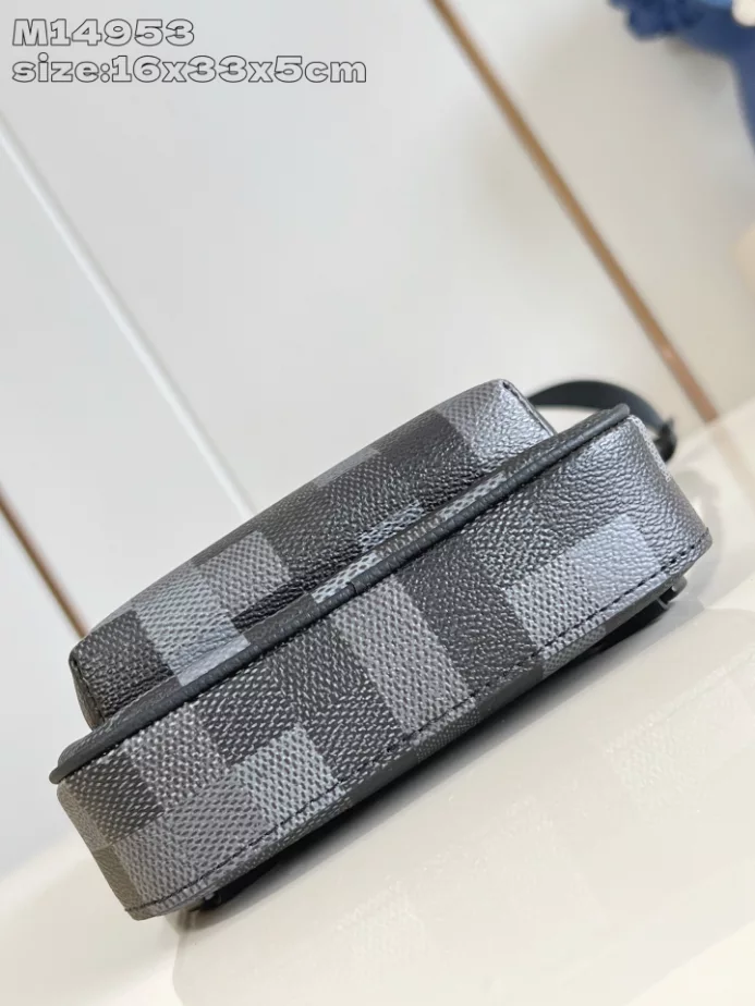 NIL MESSENGER BAG DAMOFLAGE BLACK CANVAS M14988 - LW414 DISCOVERY BACKPACK PM SKY BLUE MONOGRAM CANVAS