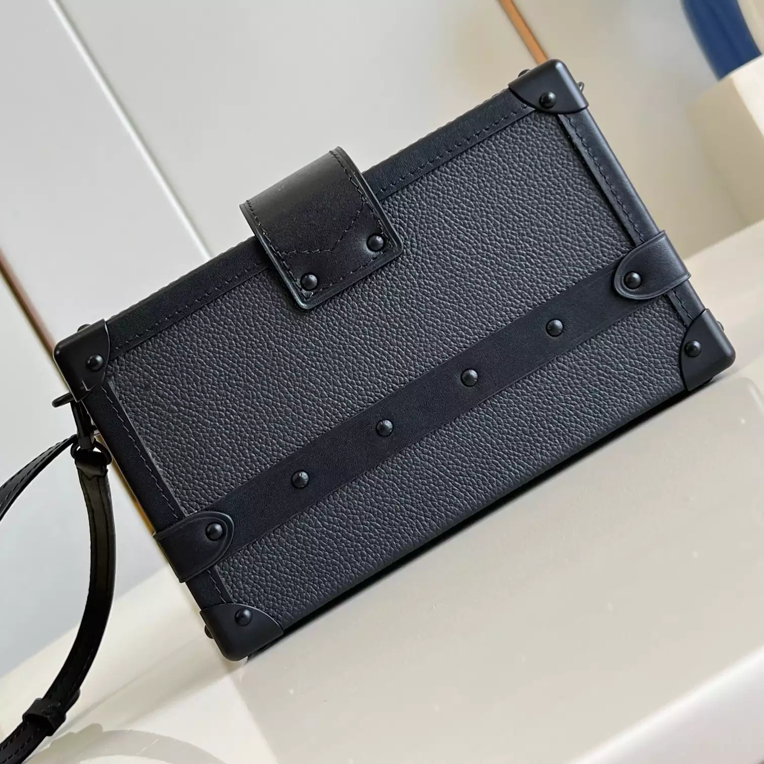 PETITE MALLE HANDBAG BLACK COWHIDE LEATHER M24303 - LW430 DISCOVERY BACKPACK PM SKY BLUE MONOGRAM CANVAS