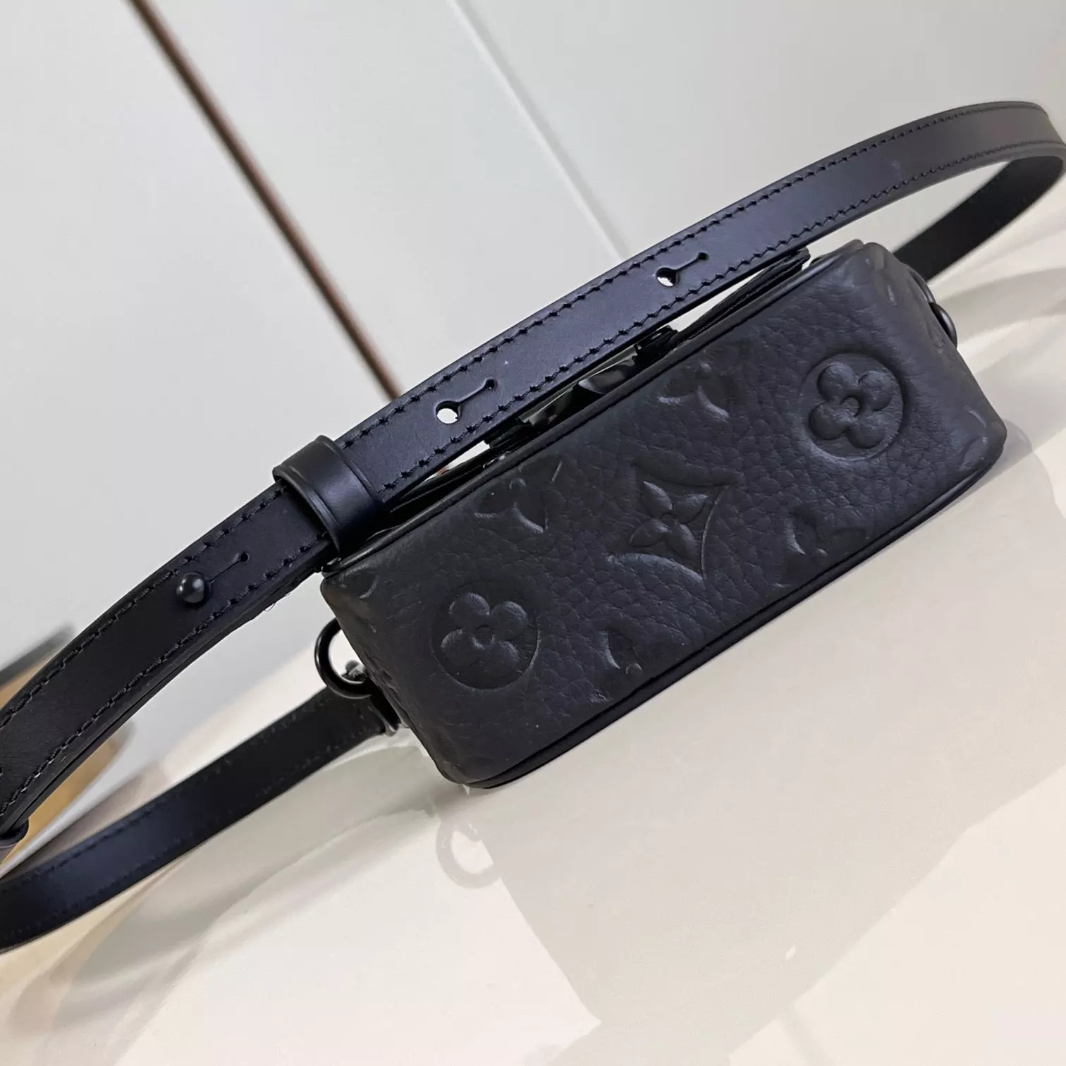 PICO S-LOCK BLACK TAURILLON MONOGRAM M83148 - LW447 DISCOVERY BACKPACK PM SKY BLUE MONOGRAM CANVAS