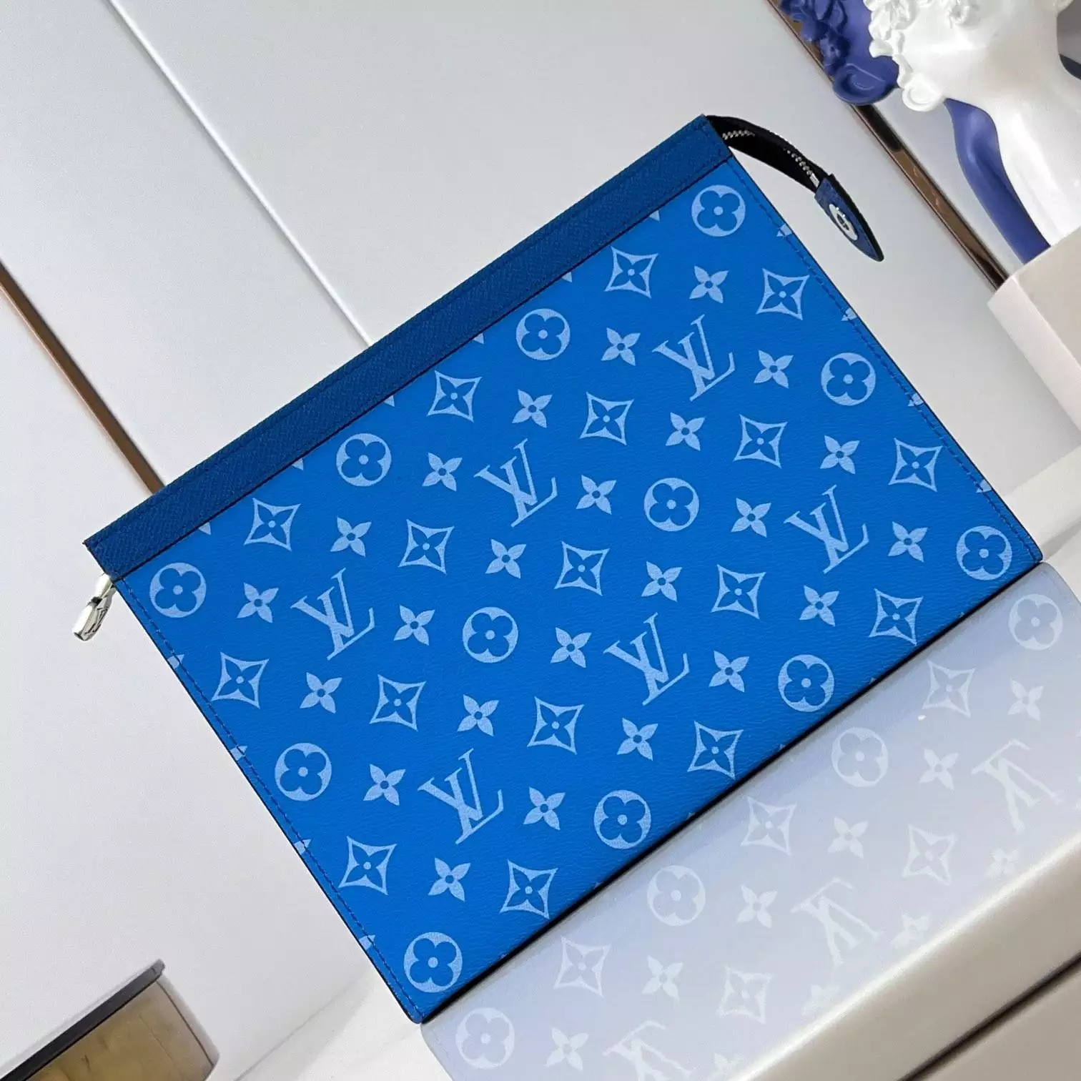 POCHETTE VOYAGE MM BLUE TAIGA COWHIDE LEATHER M30423 - LW408 DISCOVERY BACKPACK PM SKY BLUE MONOGRAM CANVAS