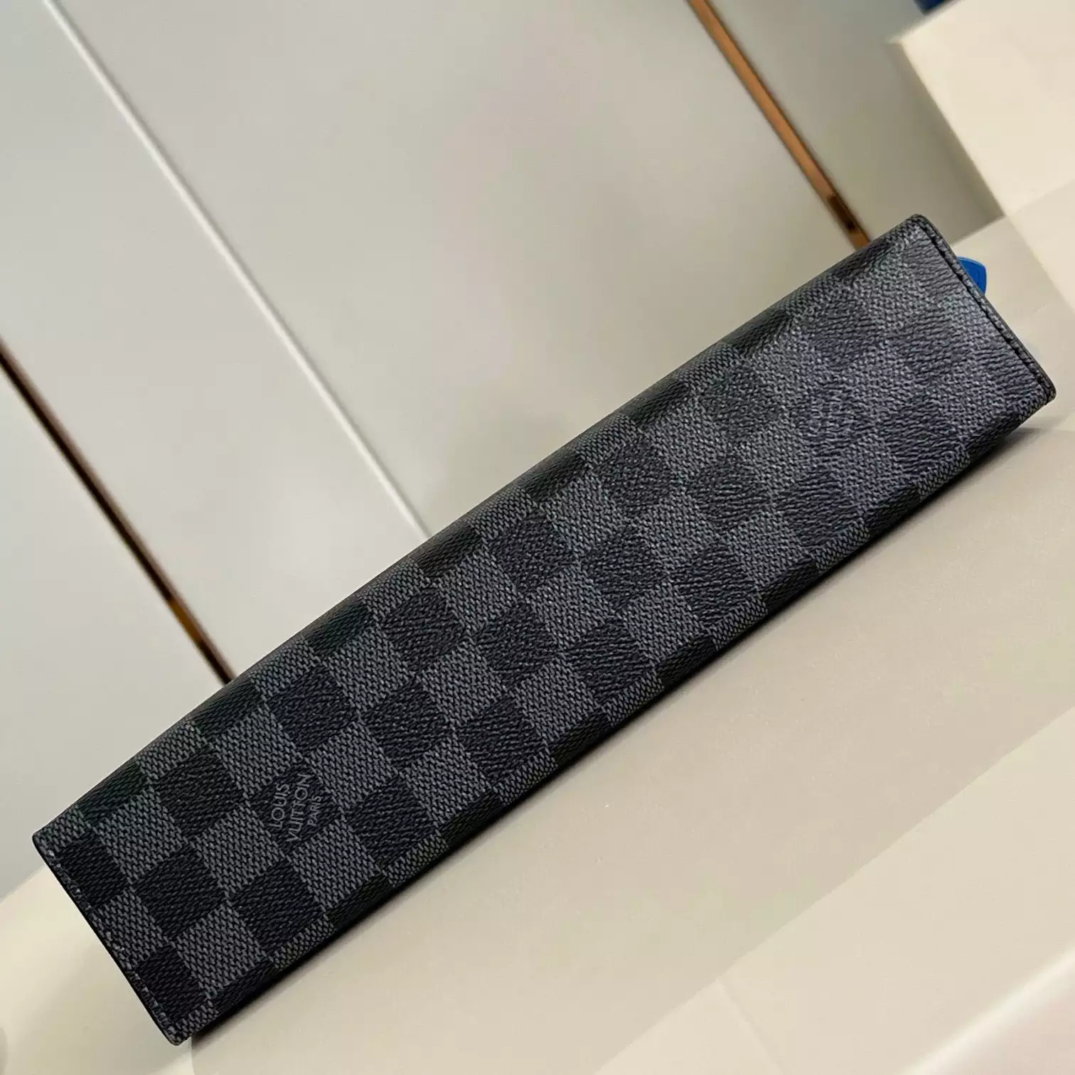 POCHETTE VOYAGE MM INDIGO BLUEDAMIER GRAPHITE CANVAS N00088 - LW407 DISCOVERY BACKPACK PM SKY BLUE MONOGRAM CANVAS