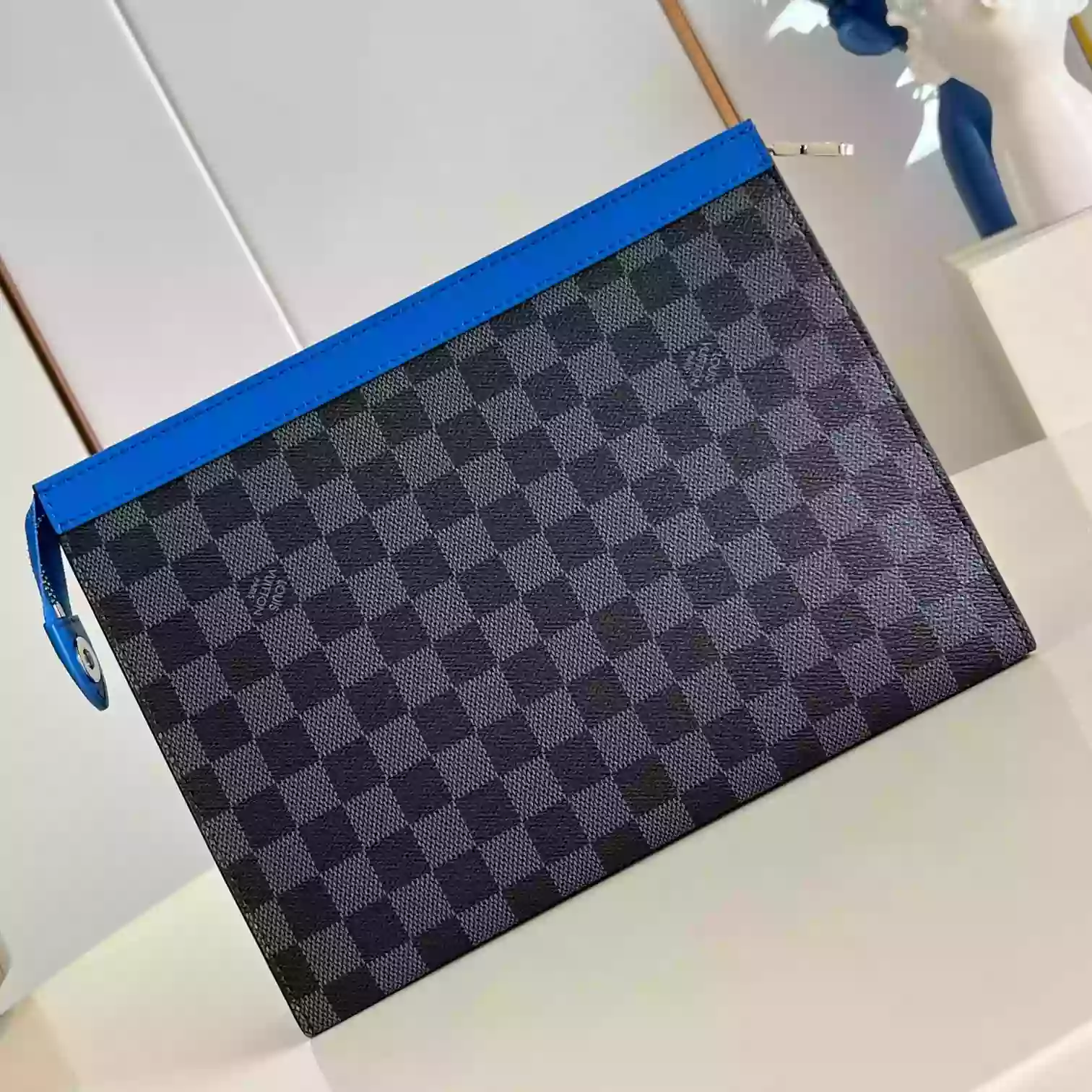 POCHETTE VOYAGE MM INDIGO BLUEDAMIER GRAPHITE CANVAS N00088 - LW407 DISCOVERY BACKPACK PM SKY BLUE MONOGRAM CANVAS