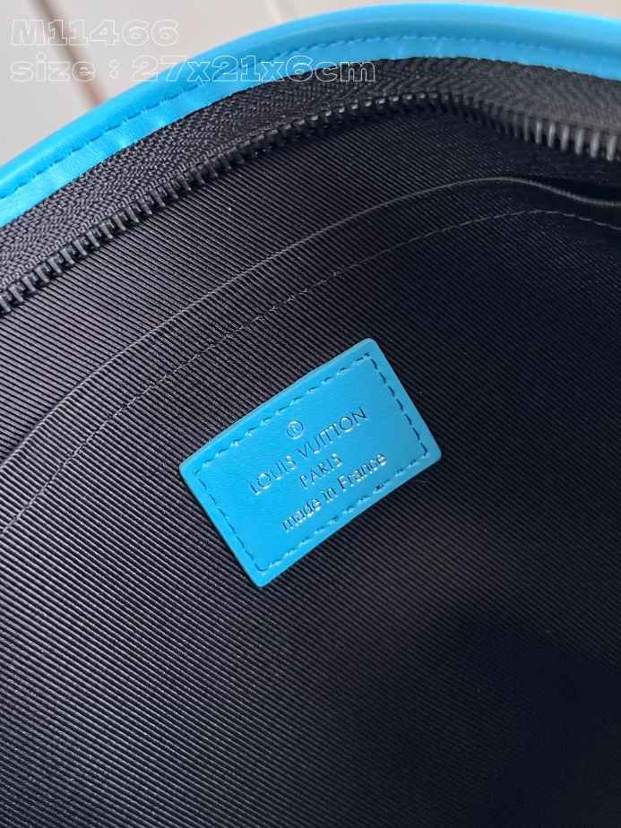 POCHETTE VOYAGE MM TURQUOISE MONOGRAM ECLIPSE REVERSE M11466 - LW393 DISCOVERY BACKPACK PM SKY BLUE MONOGRAM CANVAS