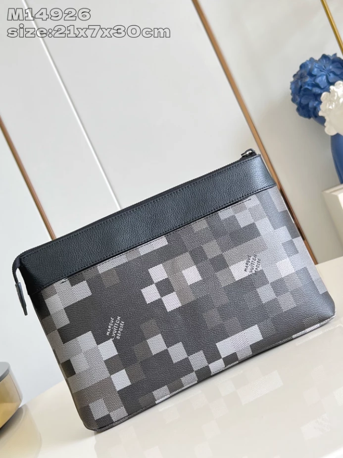 POCHETTE VOYAGE SOUPLE BLACK DAMOFLAGE CANVAS DAMOFLAGE BLACK COATED CANVAS - LW382 DISCOVERY BACKPACK PM SKY BLUE MONOGRAM CANVAS