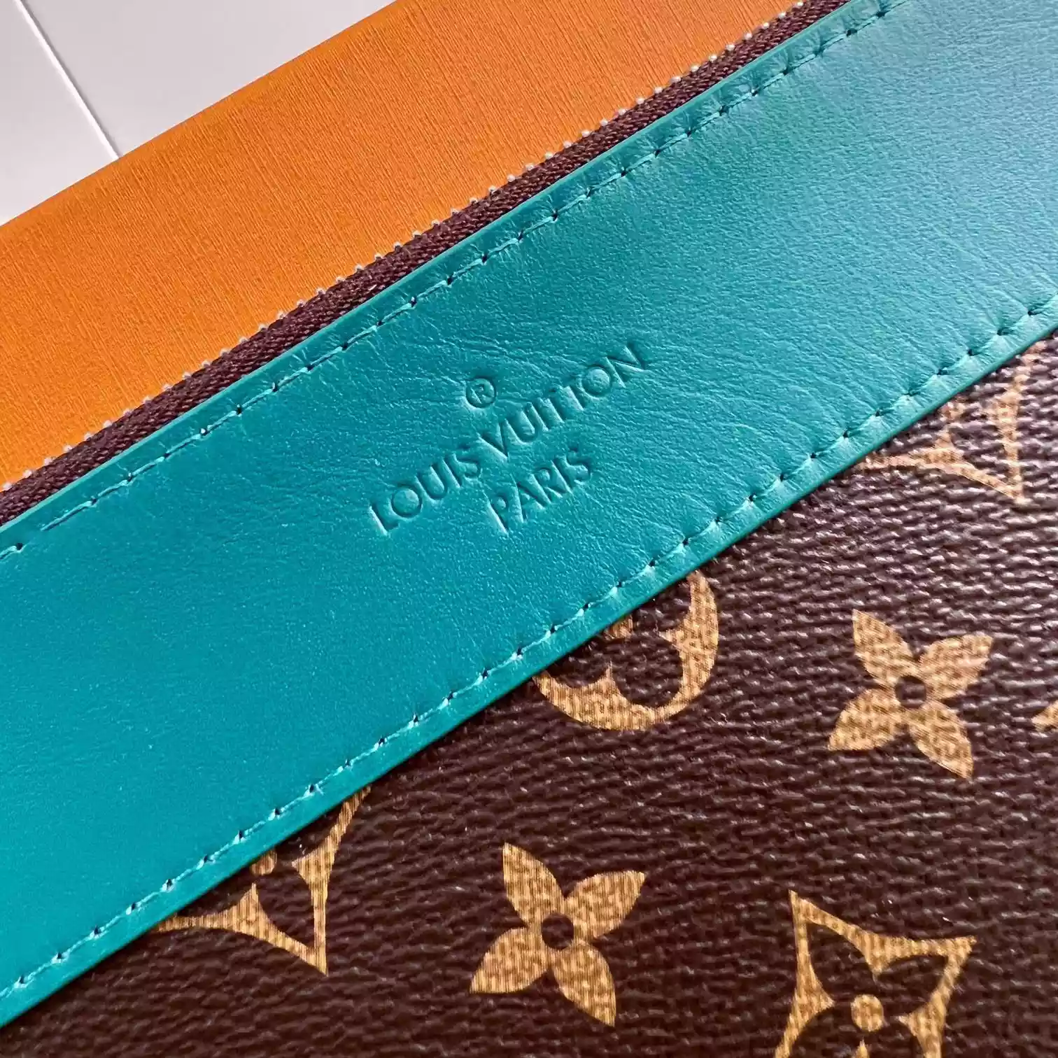 POCHETTE VOYAGE SOUPLE BORNEO GREEN M13199 - LW403 DISCOVERY BACKPACK PM SKY BLUE MONOGRAM CANVAS