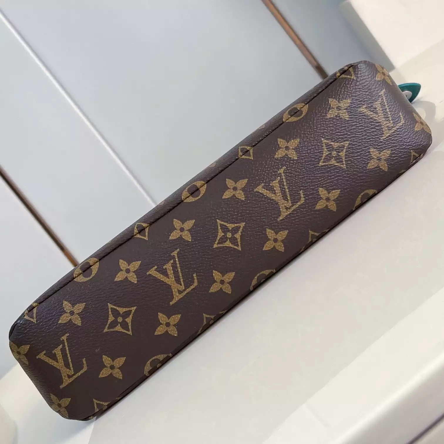 POCHETTE VOYAGE SOUPLE BORNEO GREEN M13199 - LW403 DISCOVERY BACKPACK PM SKY BLUE MONOGRAM CANVAS