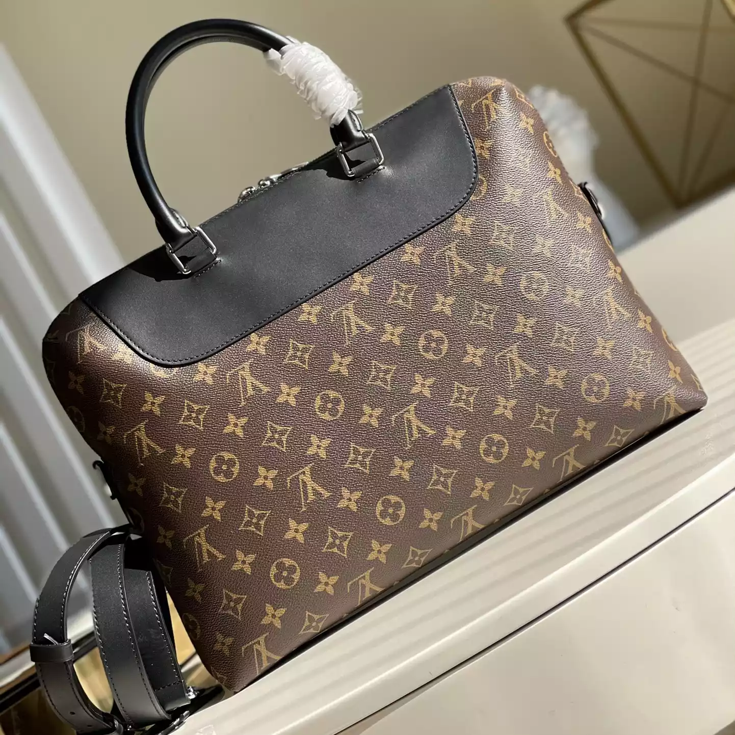 PORTE-DOCUMENTS JOUR BROWN MONOGRAM MACASSAR M54019 - LW325 DISCOVERY BACKPACK PM SKY BLUE MONOGRAM CANVAS