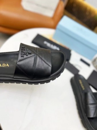 PRADA WOMEN'S SLIDES IN BLACK QUILTED NAPPA LEATHER - PSD083
