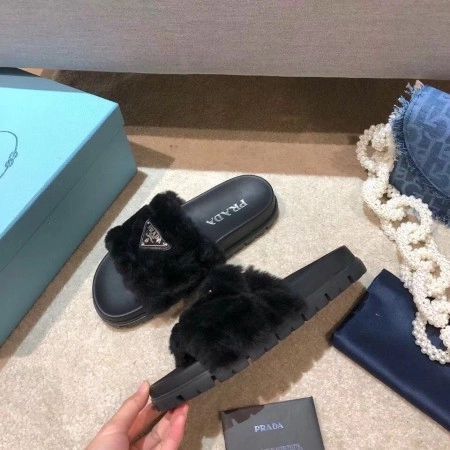 PRADA WOMEN'S SLIDES IN BLACK SHEARLING - PSD074