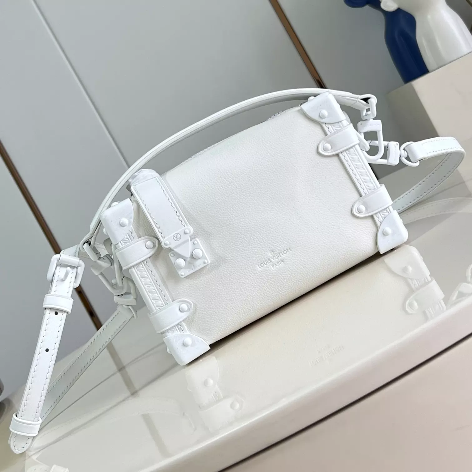 SIDE TRUNK PM BAG OPTICAL WHITE COWHIDE LEATHER M24304 - LW425 DISCOVERY BACKPACK PM SKY BLUE MONOGRAM CANVAS