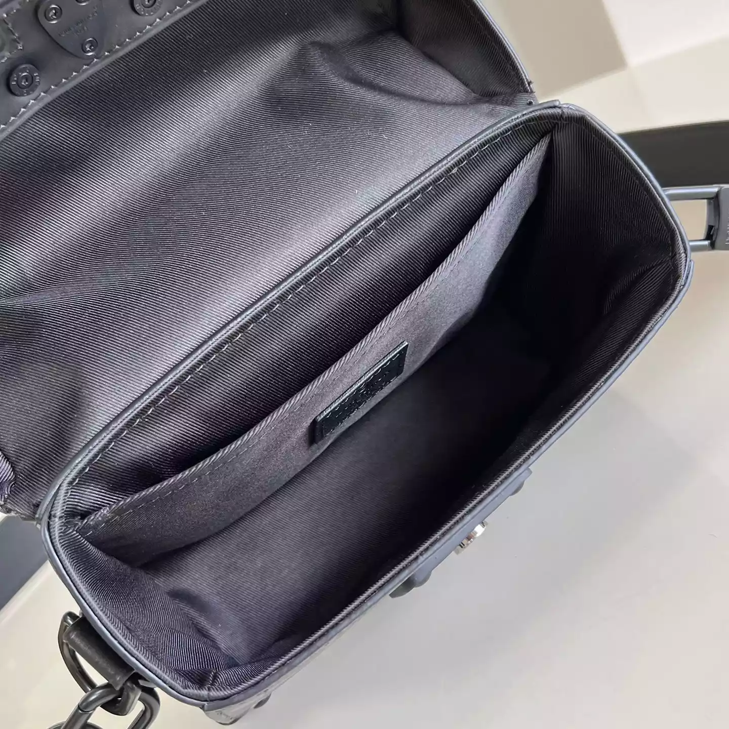 SOUL TRUNK BLACK MONOGRAM ECLIPSE CANVAS M11743 - LW438 DISCOVERY BACKPACK PM SKY BLUE MONOGRAM CANVAS