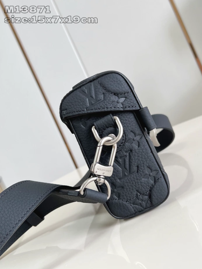 SOUL TRUNK CROSSBAG BLACK TAURILLON MONOGRAM M13871 - LW418 DISCOVERY BACKPACK PM SKY BLUE MONOGRAM CANVAS