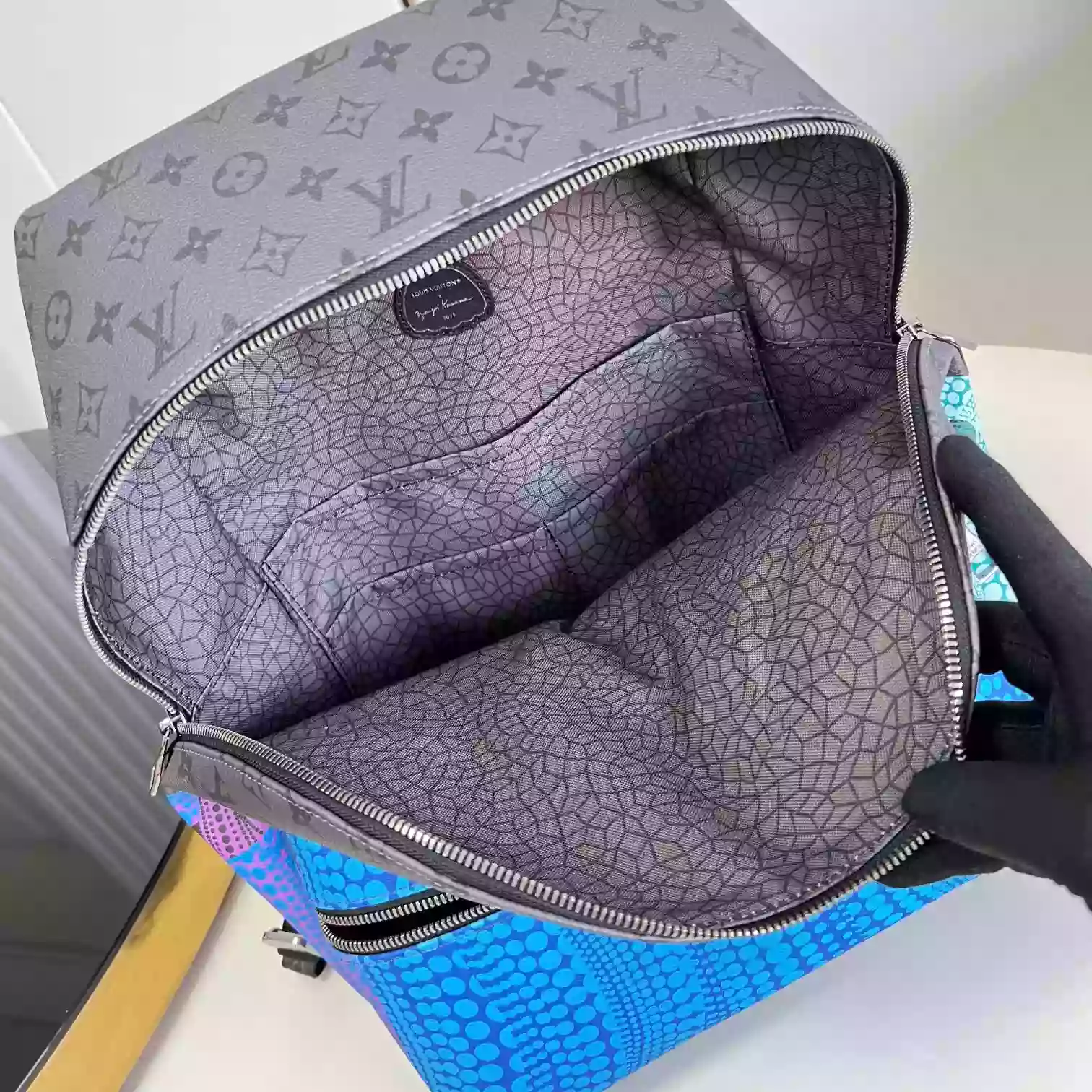 X YAYOI KUSAMA DISCOVERY BAG MONOGRAM ECLIPSE M46440 - LW340 DISCOVERY BACKPACK PM SKY BLUE MONOGRAM CANVAS