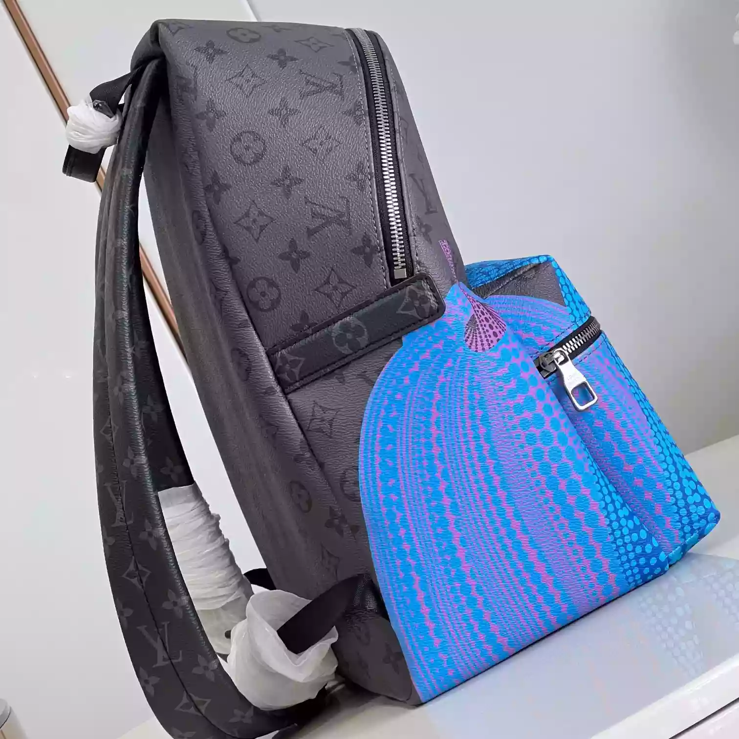 X YAYOI KUSAMA DISCOVERY BAG MONOGRAM ECLIPSE M46440 - LW340 DISCOVERY BACKPACK PM SKY BLUE MONOGRAM CANVAS
