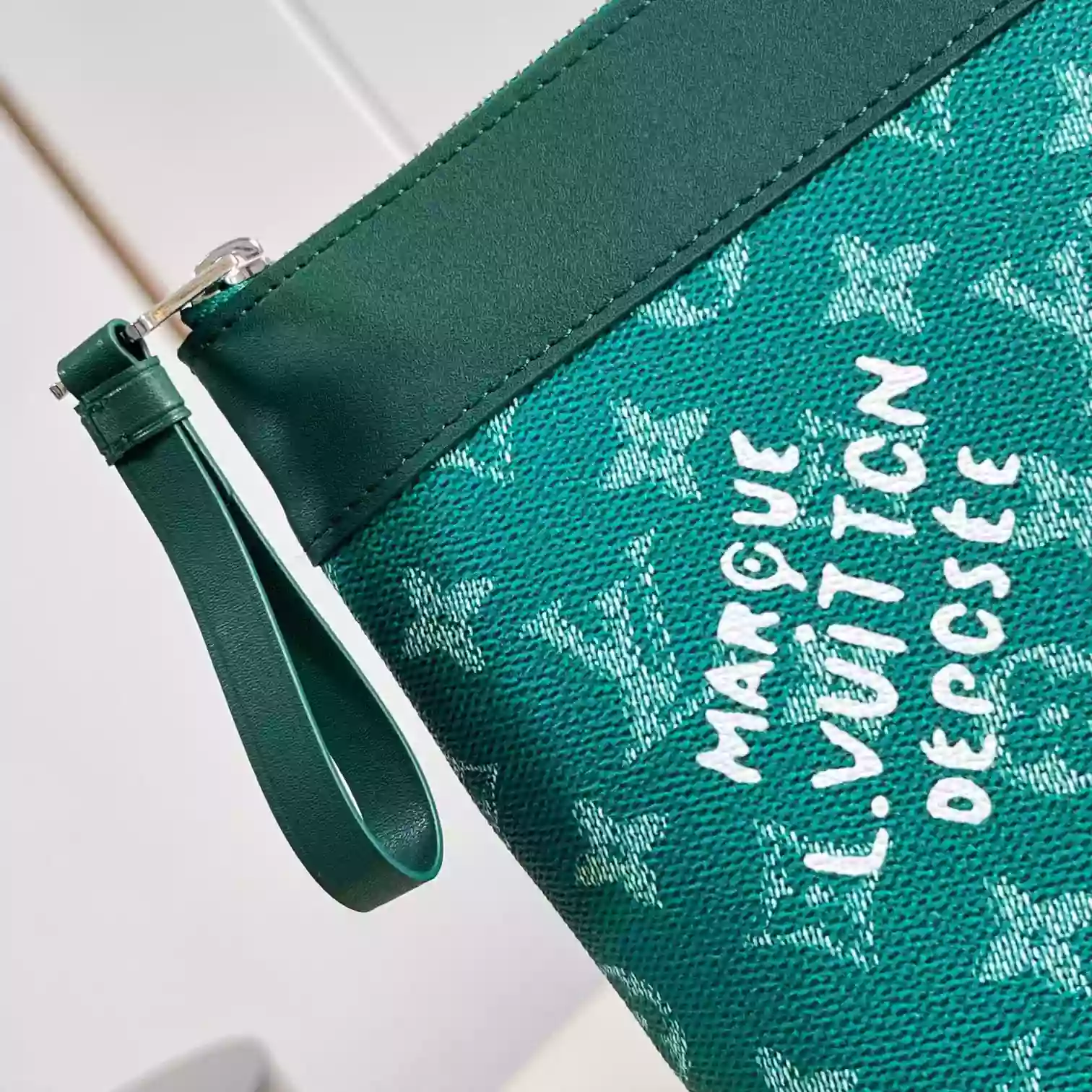 POCHETTE VOYAGE SOUPLE GREEN MONOGRAM ECLIPSE M12665 - LW405 DISCOVERY BACKPACK PM SKY BLUE MONOGRAM CANVAS