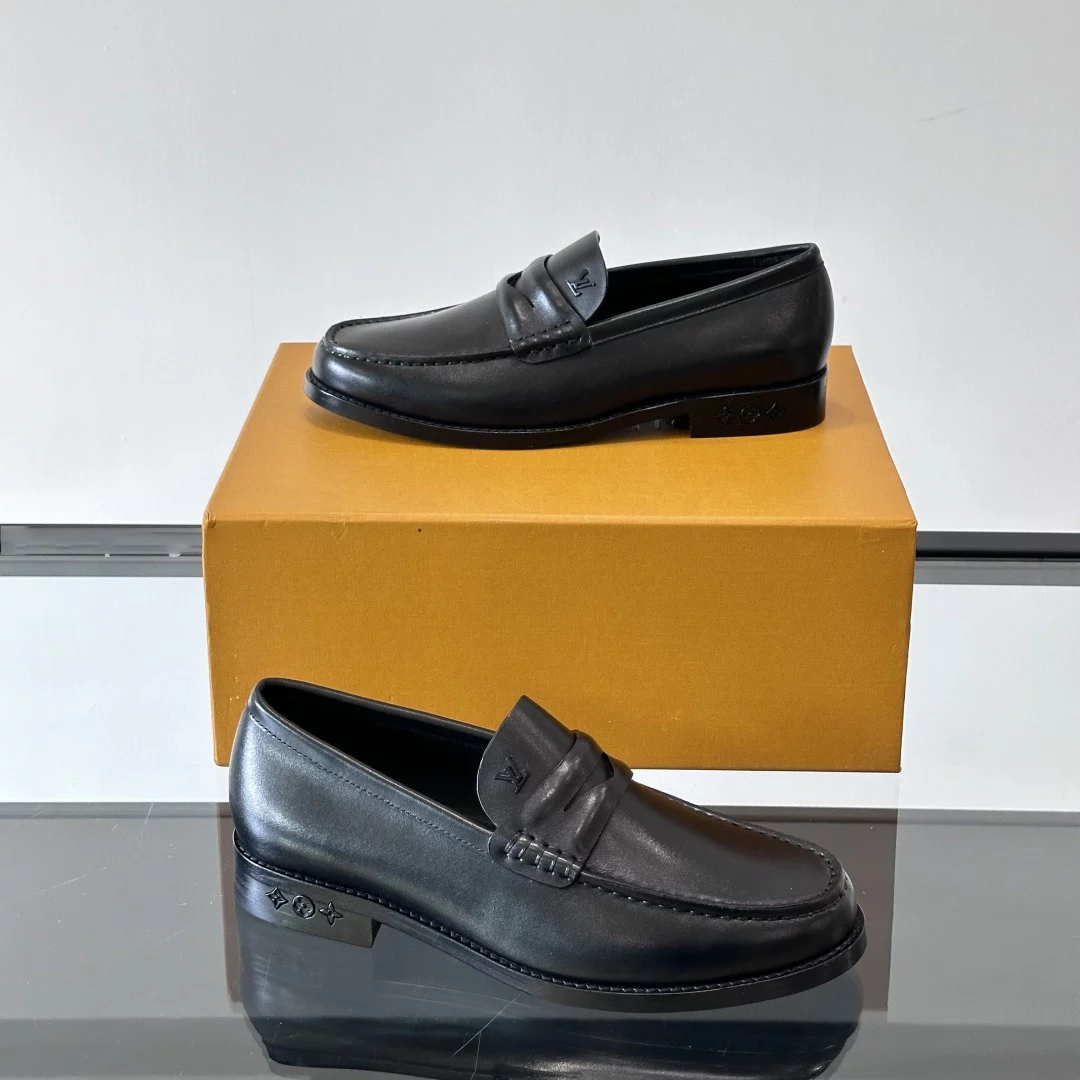 LEATHER LOAFERS IN BLACK - VL054