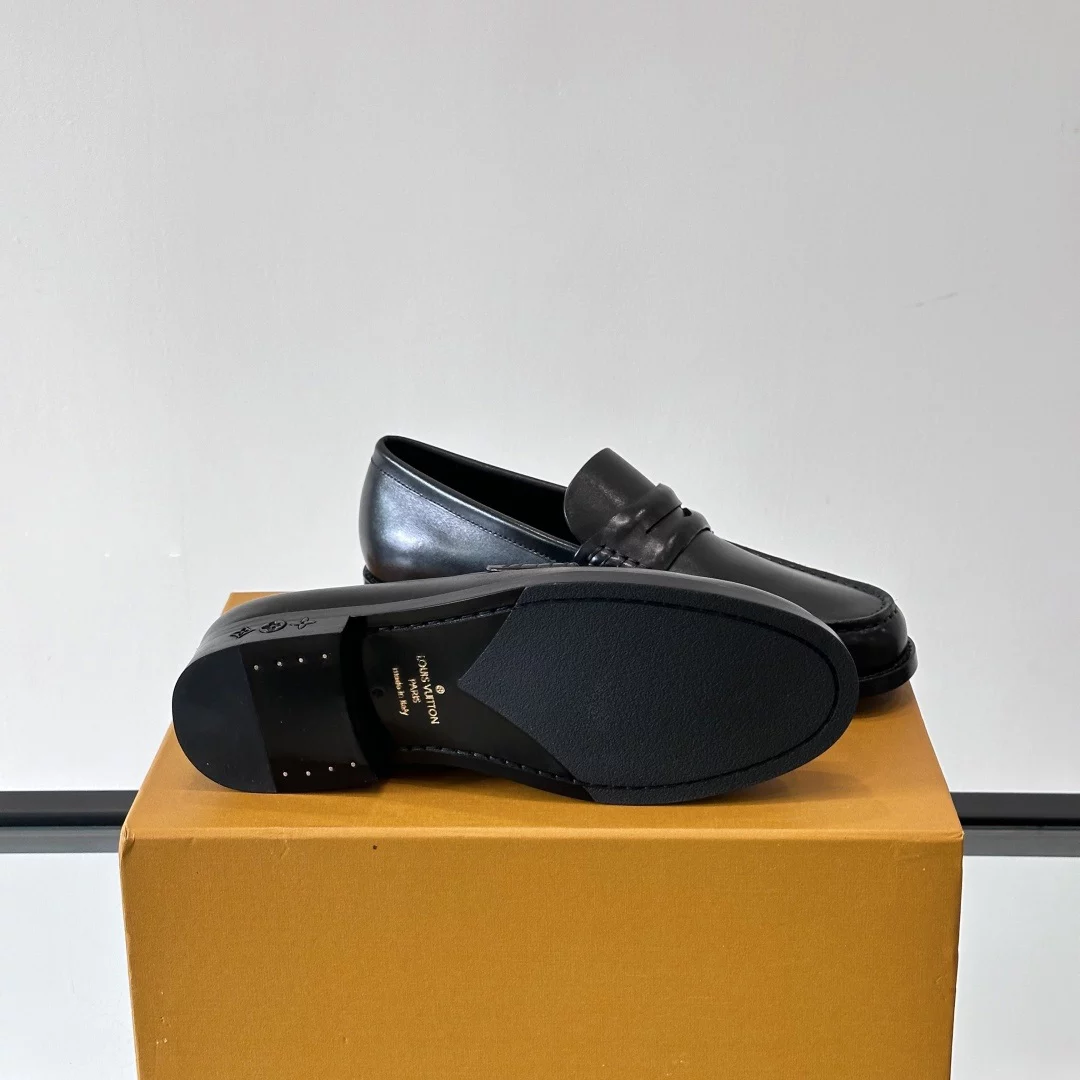LEATHER LOAFERS IN BLACK - VL054