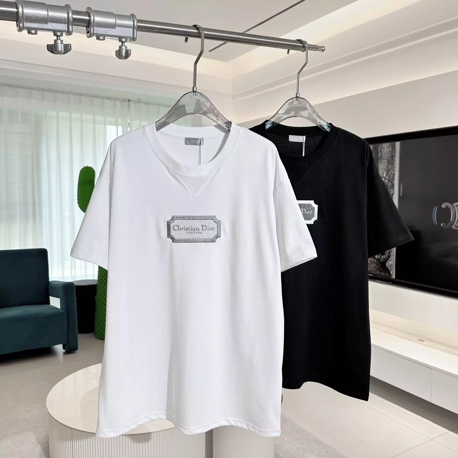 DI0R EMBROIDERED LOGO TSHIRT IN WHITE - DOT052