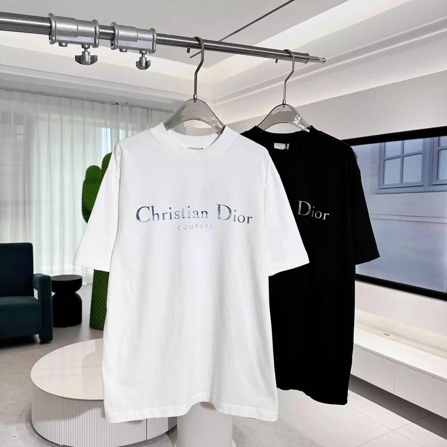 DIOR COUTURE T-SHIRT, RELAXED FIT WHITE DISTRESSED-EFFECT COTTON JERSEY - DOT033