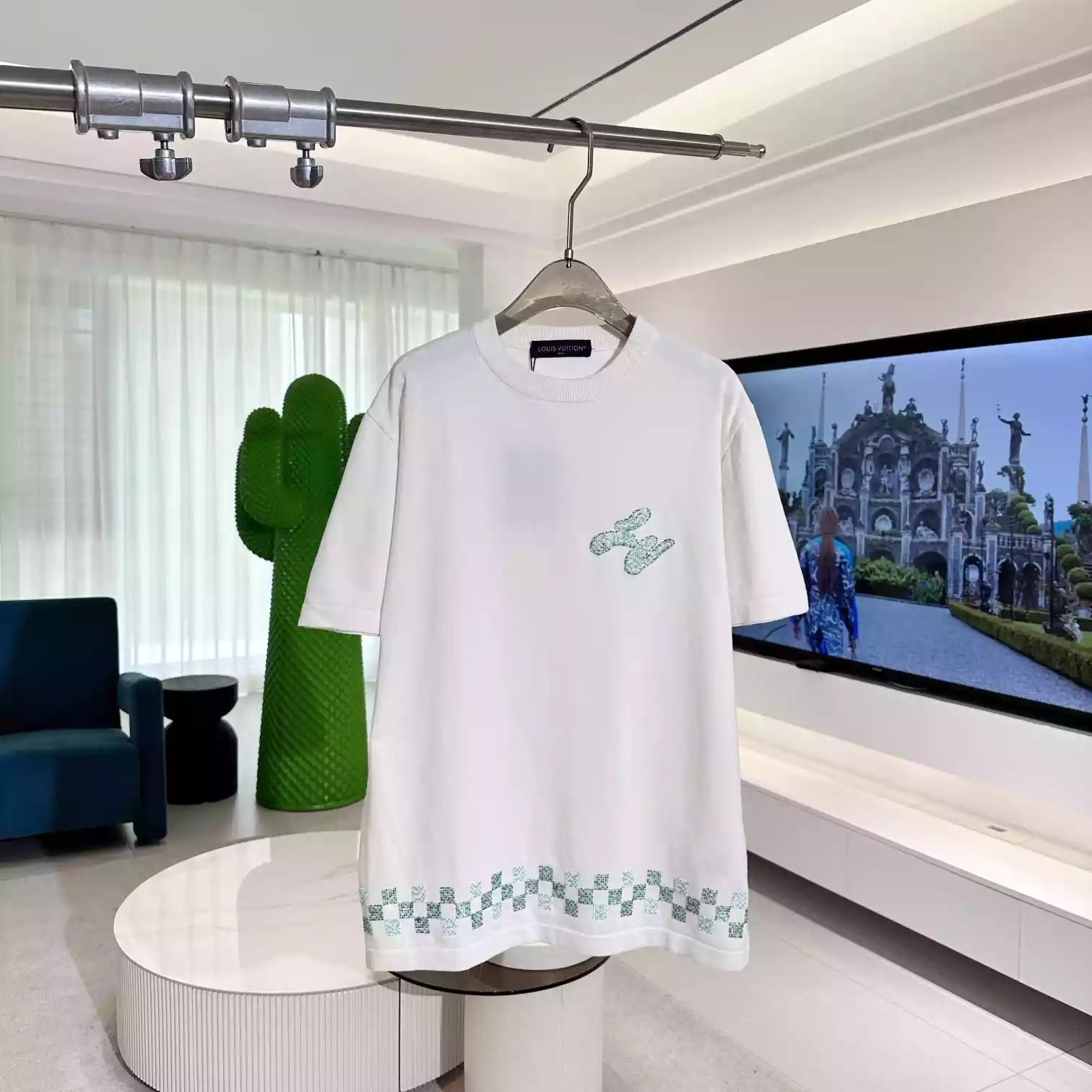 EMBELLISHED SHORT SLEEVED CREWNECK IN WHITE - LVTS098 Damier Jacquard Short-Sleeved Crewneck - LVTS089