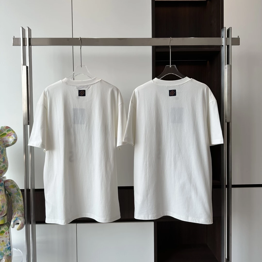 GRAPHIC PRINTED T-SHIRT IN WHITE - LVTS127 Damier Jacquard Short-Sleeved Crewneck - LVTS089