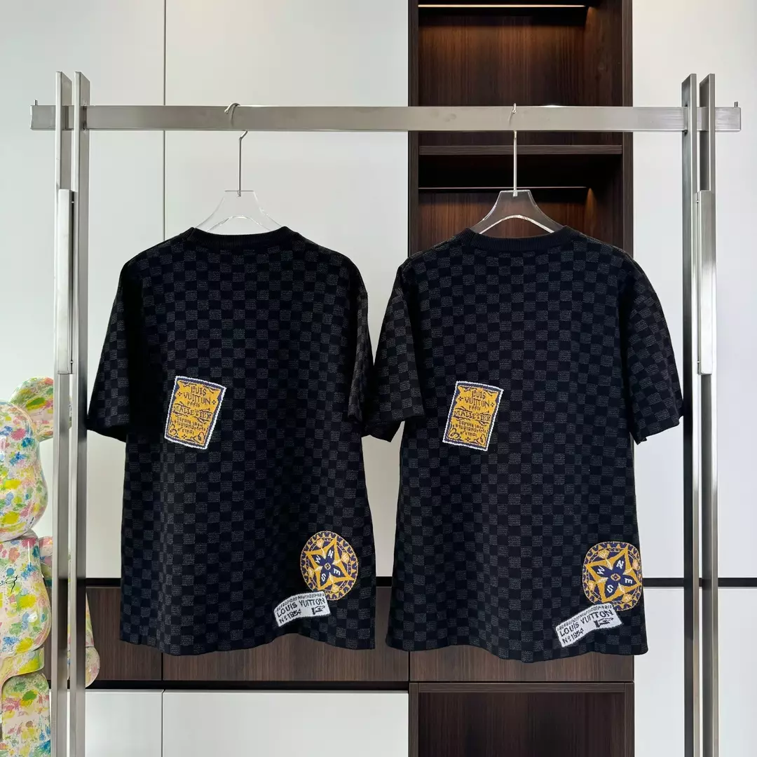 LV ART PRINTED DAMIER COTTON T-SHIRT IN BLACK - LVTS107 Damier Jacquard Short-Sleeved Crewneck - LVTS089