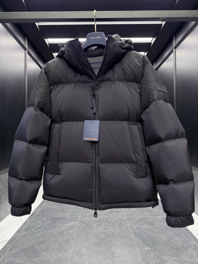 Louis Vuitton Coat - LVC050